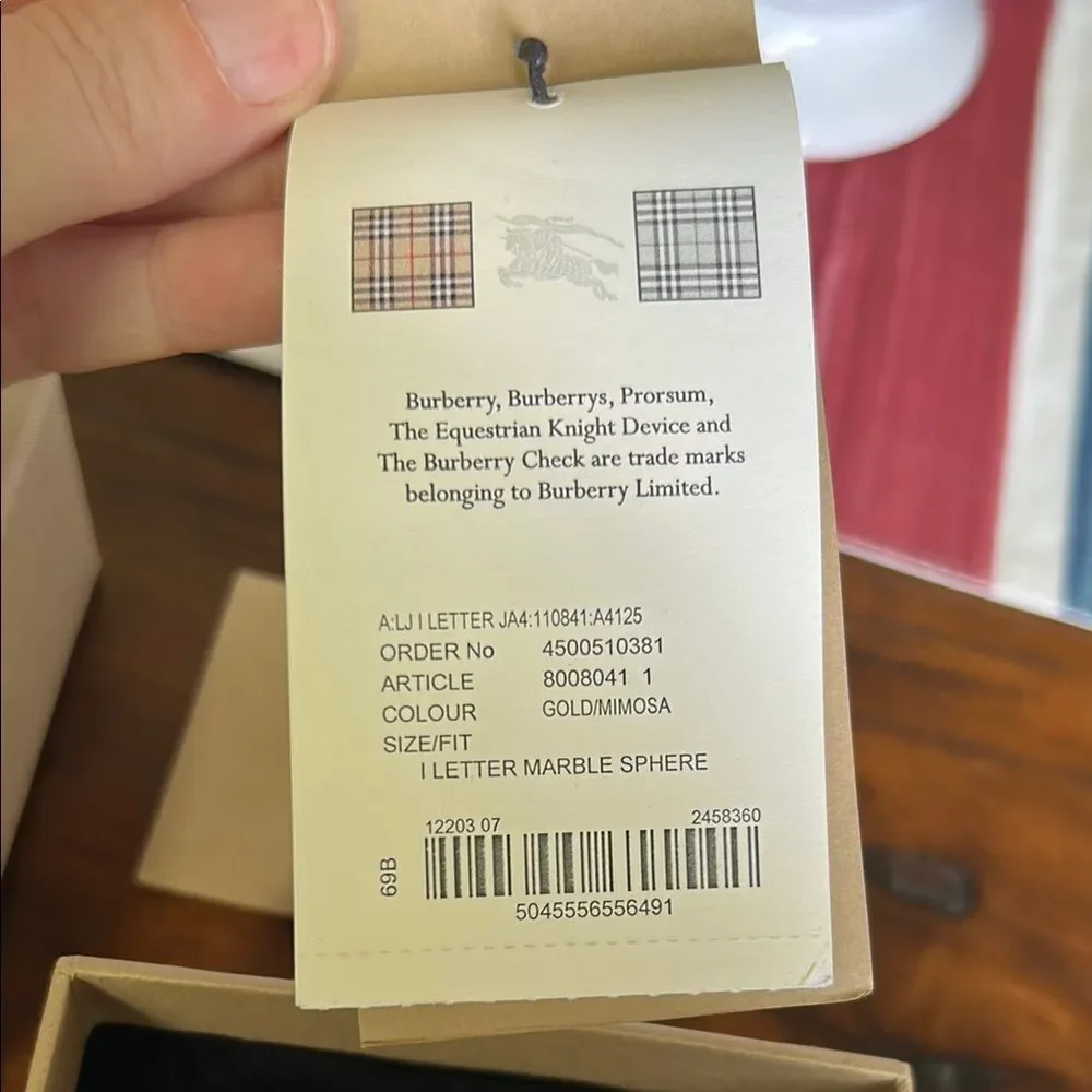 Burberry chic pendant